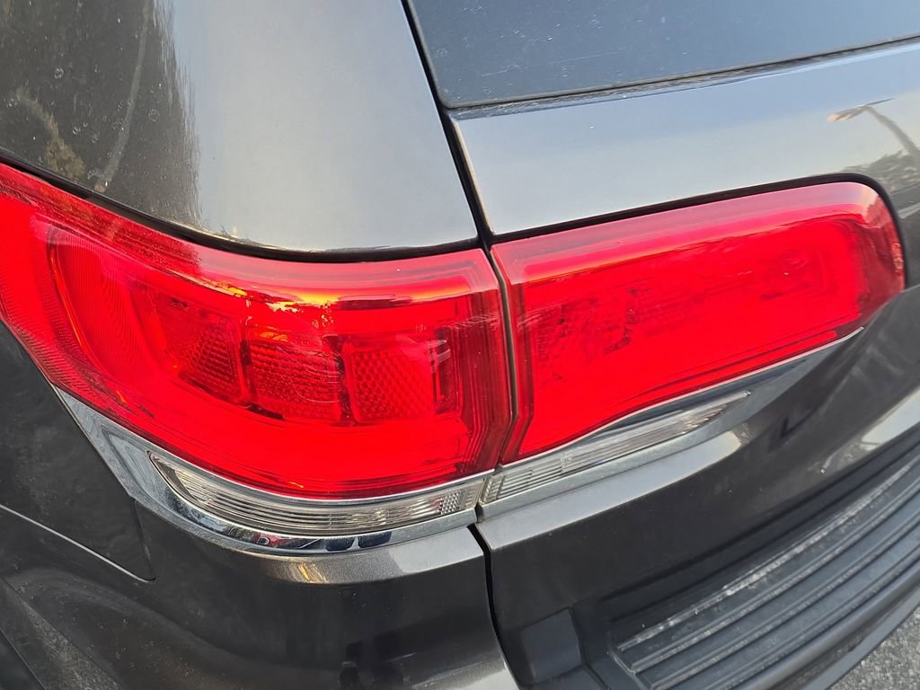 Used 2019 Jeep Grand Cherokee Laredo image 5