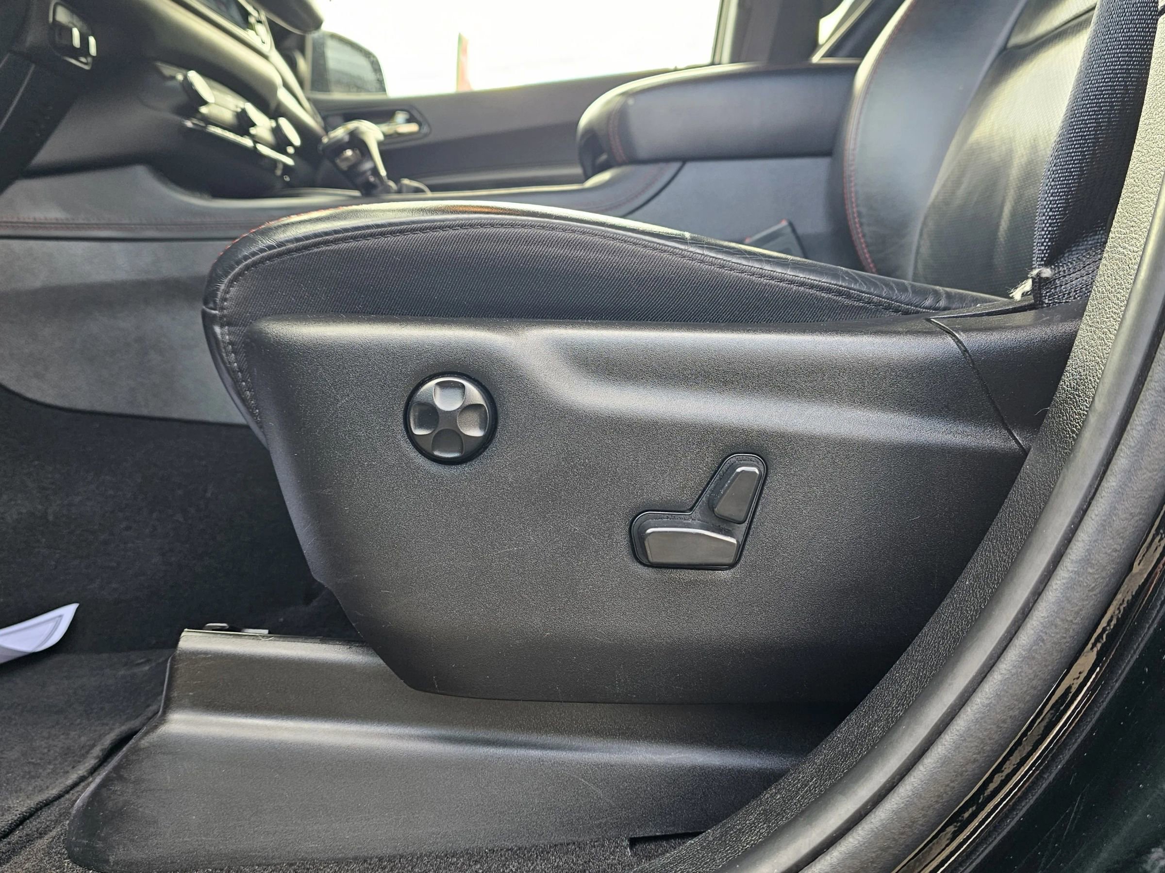 Used 2024 Dodge Durango GT image 32