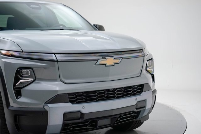 New 2025 Chevrolet Silverado EV LT image 12