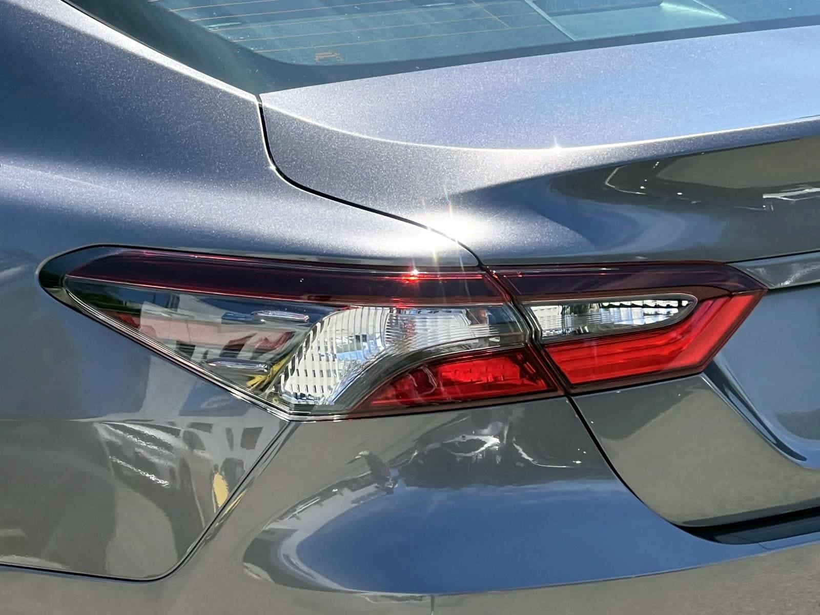 Used 2022 Toyota Camry LE AWD/4WD image 9