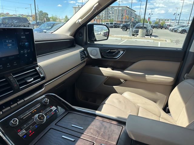 Used 2022 Lincoln Navigator Reserve AWD/4WD image 27