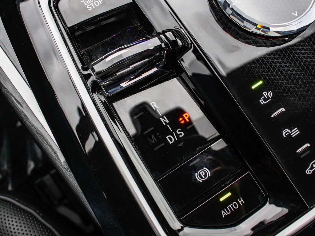 Used 2025 BMW 740i xDrive image 28