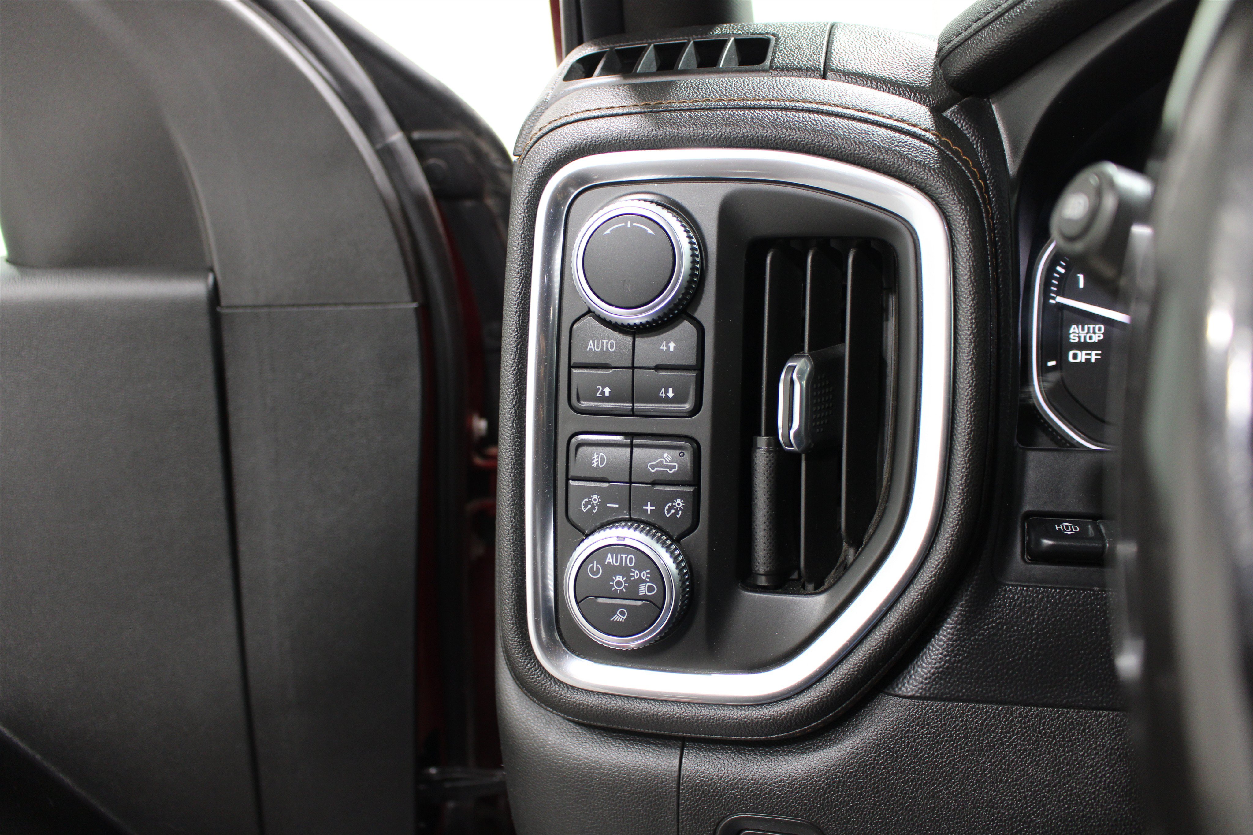 Used 2019 GMC Sierra 1500 AT4 w/ AT4 Premium Package AWD/4WD image 9