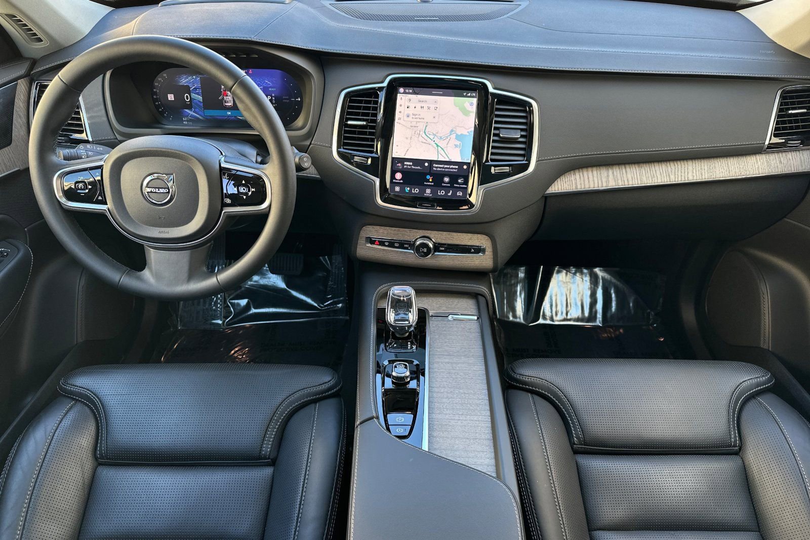 Used 2024 Volvo XC90 T8 Ultimate w/ Protection Package image 3