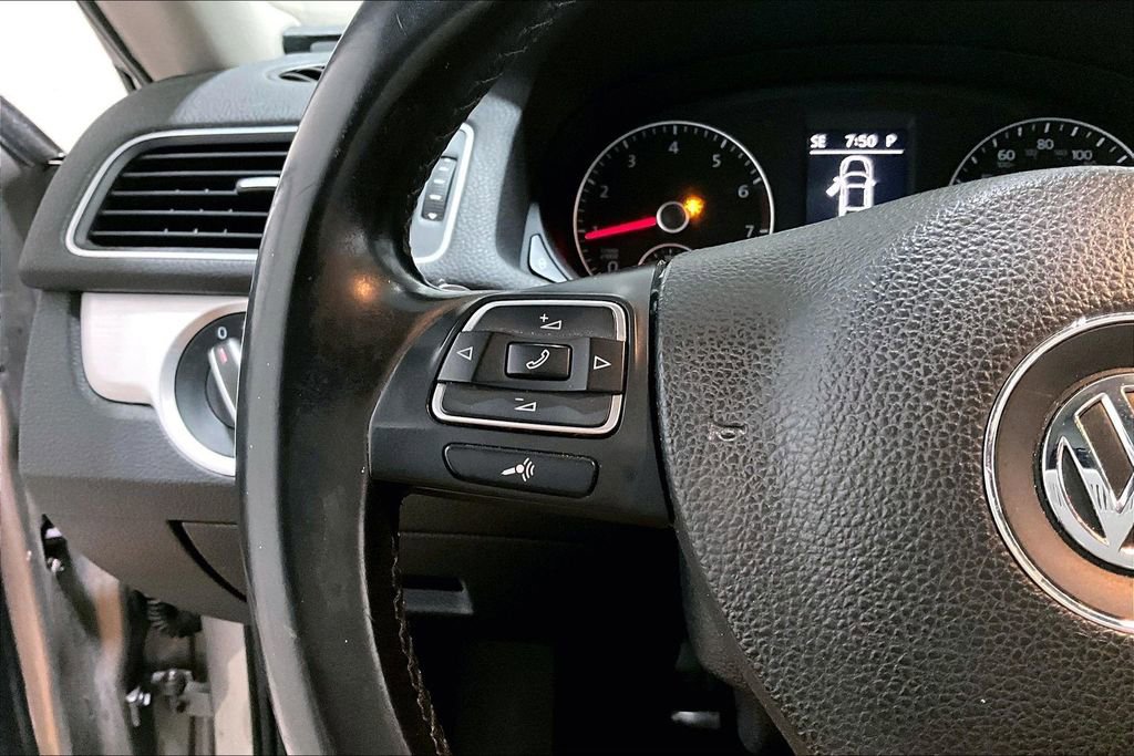 Used 2012 Volkswagen Passat 2.5 SE image 11