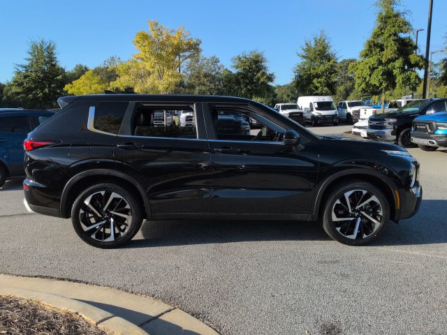 Used 2024 Mitsubishi Outlander SE AWD/4WD image 3