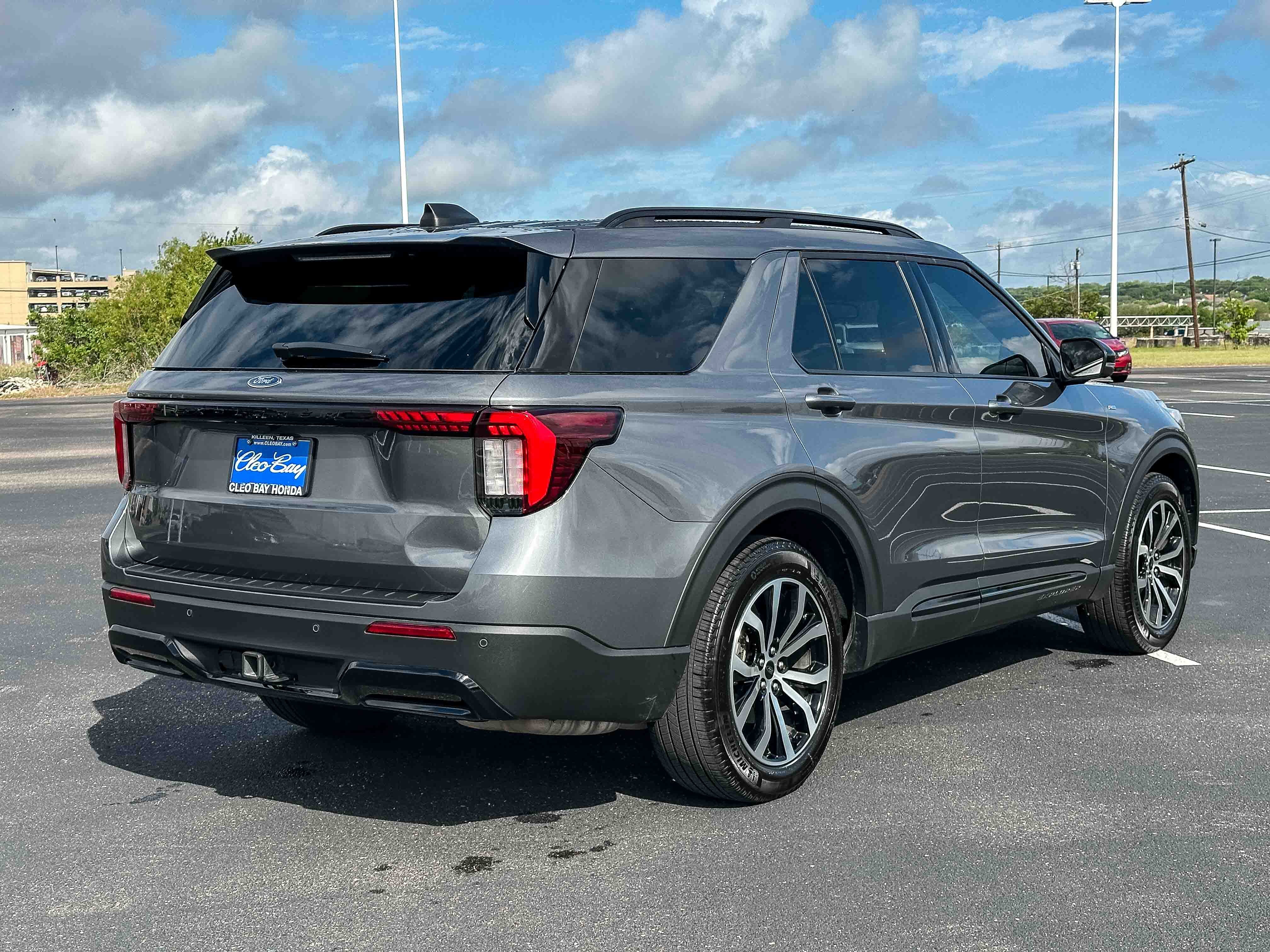 Used 2025 Ford Explorer ST-Line image 6