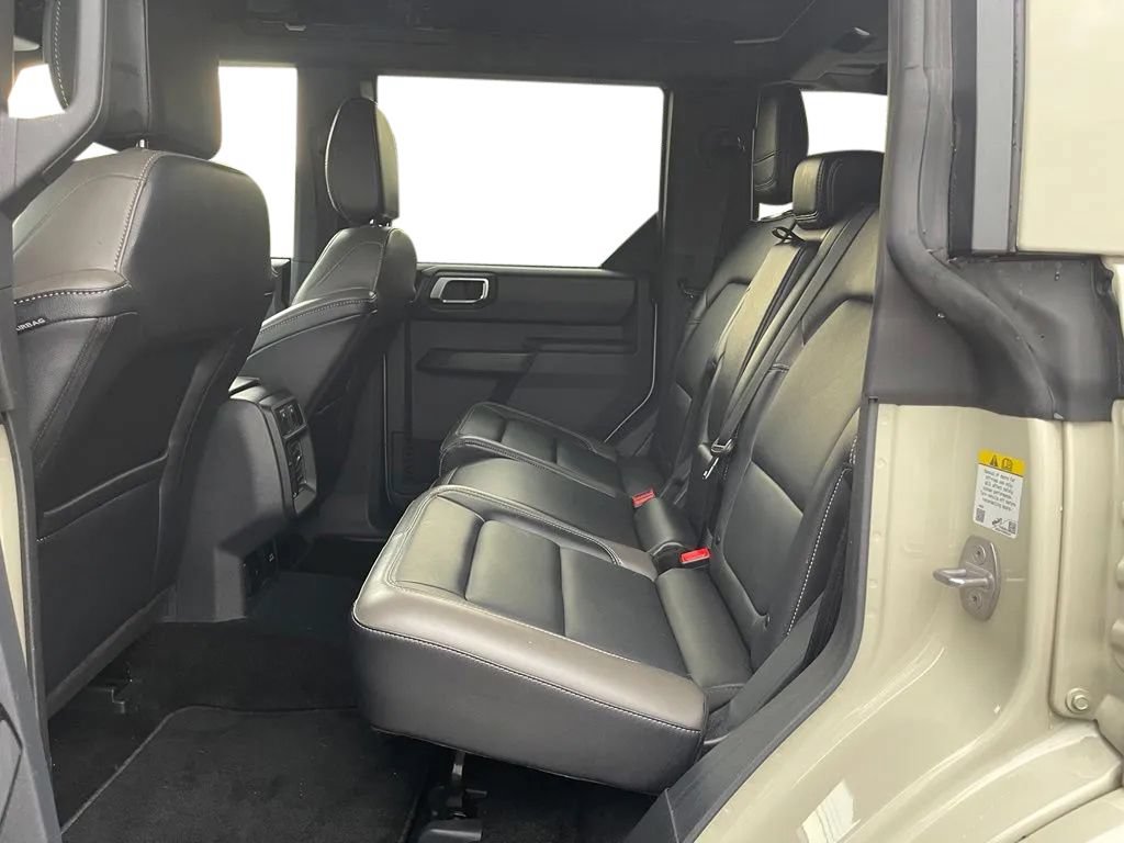 Used 2025 Ford Bronco Outer Banks AWD/4WD image 16