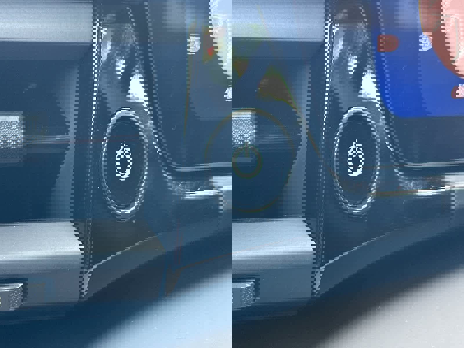 New 2025 Porsche Macan 4 Electric image 25