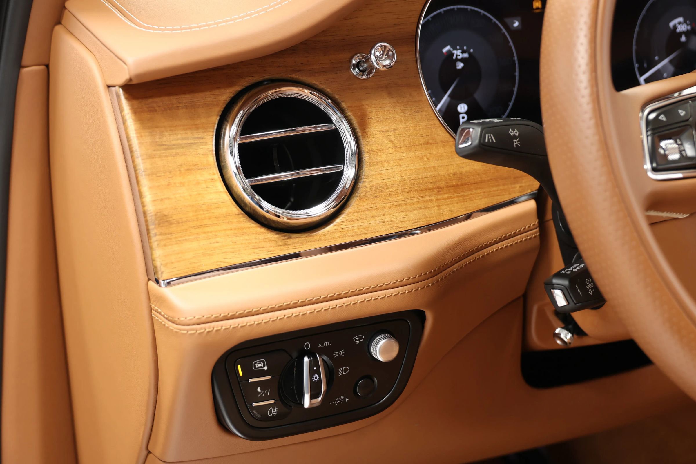 Used 2023 Bentley Bentayga Speed image 28