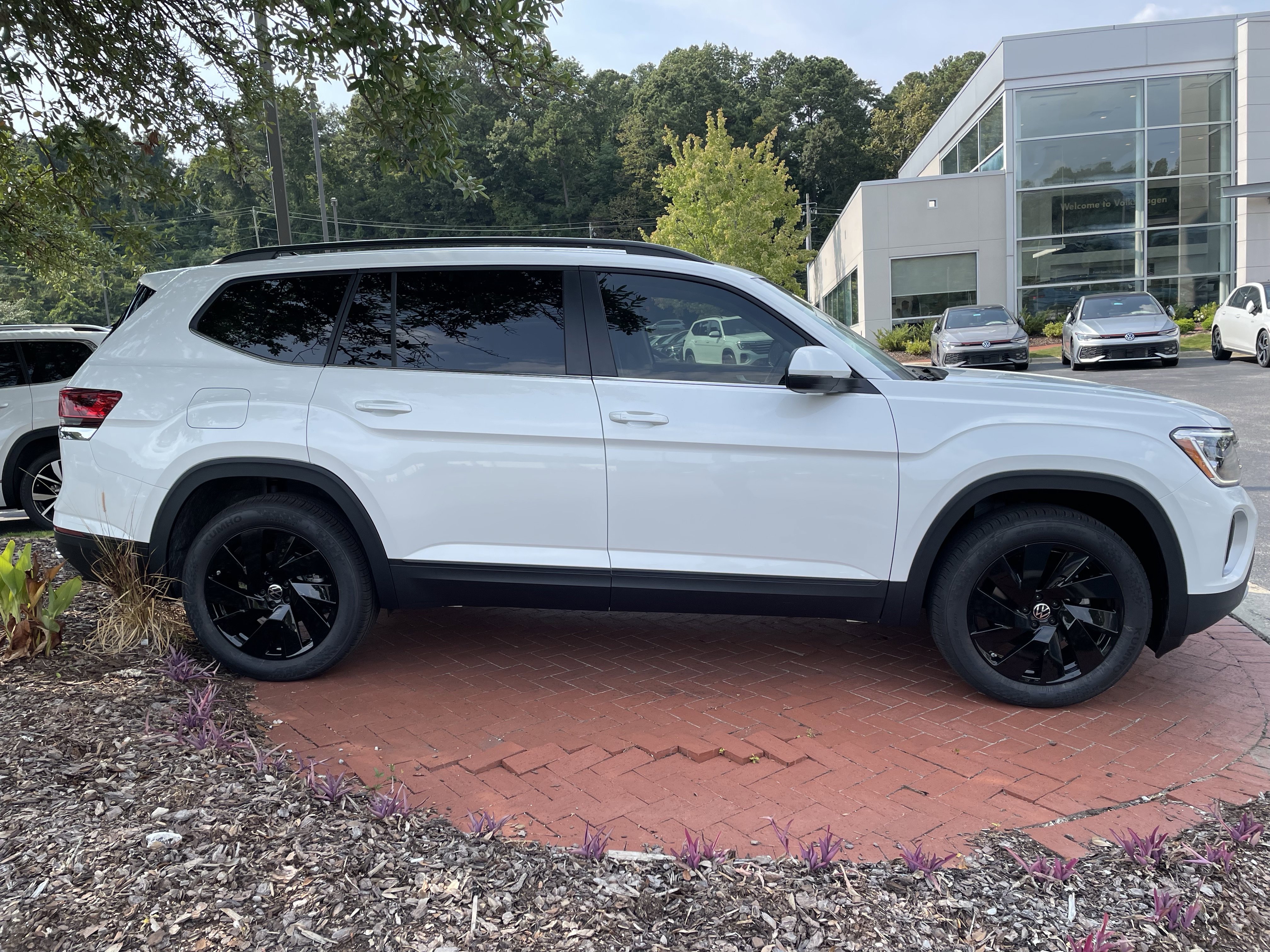 New 2026 Volkswagen Atlas SE image 4