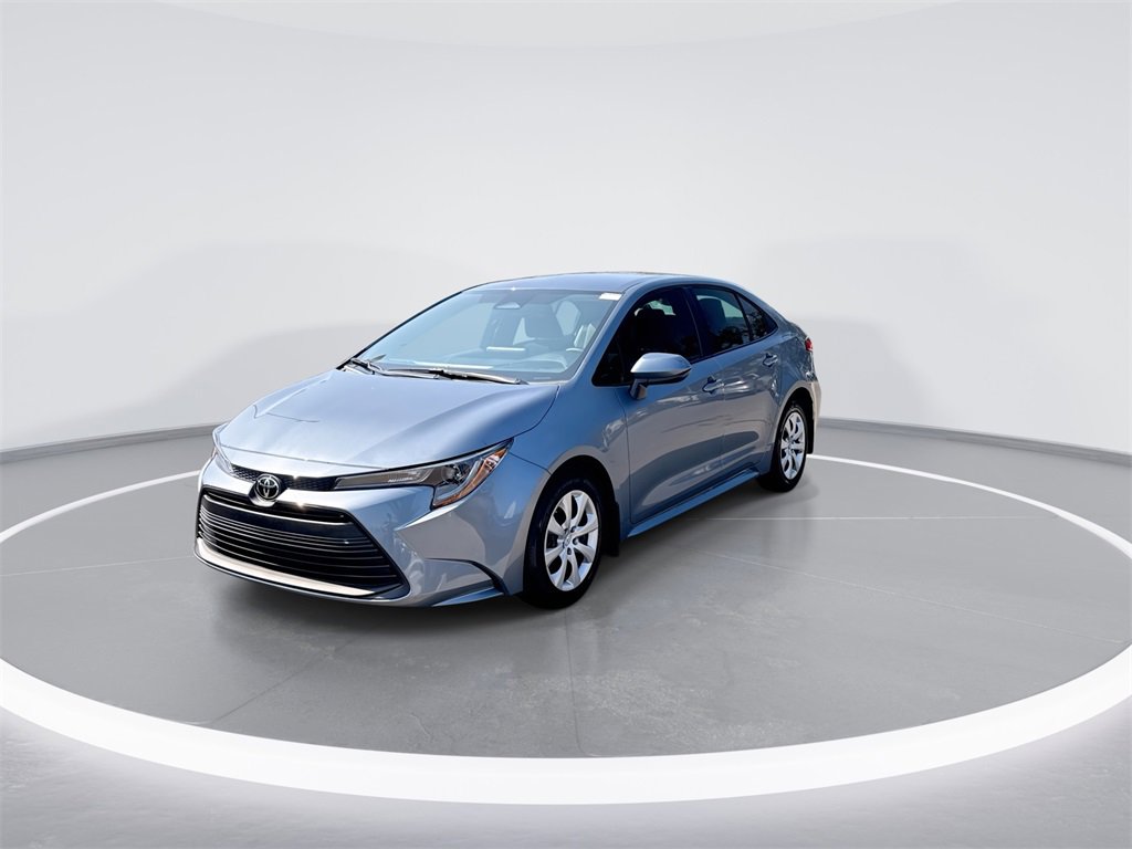 Used 2025 Toyota Corolla LE image 3