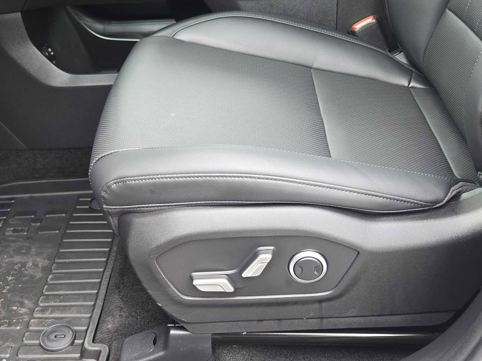 Certified 2026 Hyundai Santa Fe SEL FWD image 22