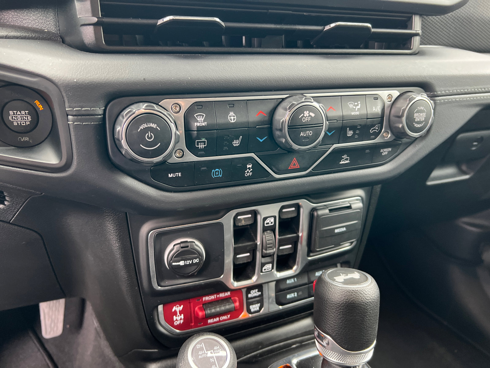 Used 2025 Jeep Wrangler Unlimited Rubicon 4xe w/ Convenience Group image 27