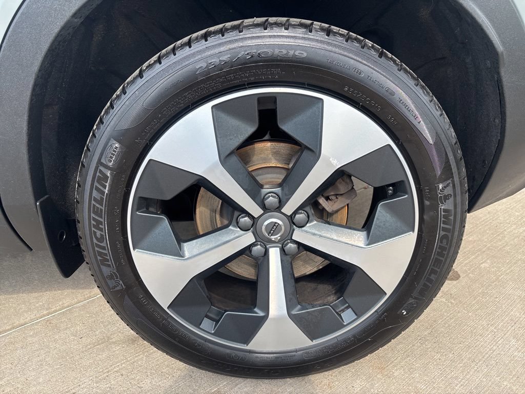 Certified 2024 Volvo XC40 B5 Plus w/ Climate Package AWD/4WD image 16