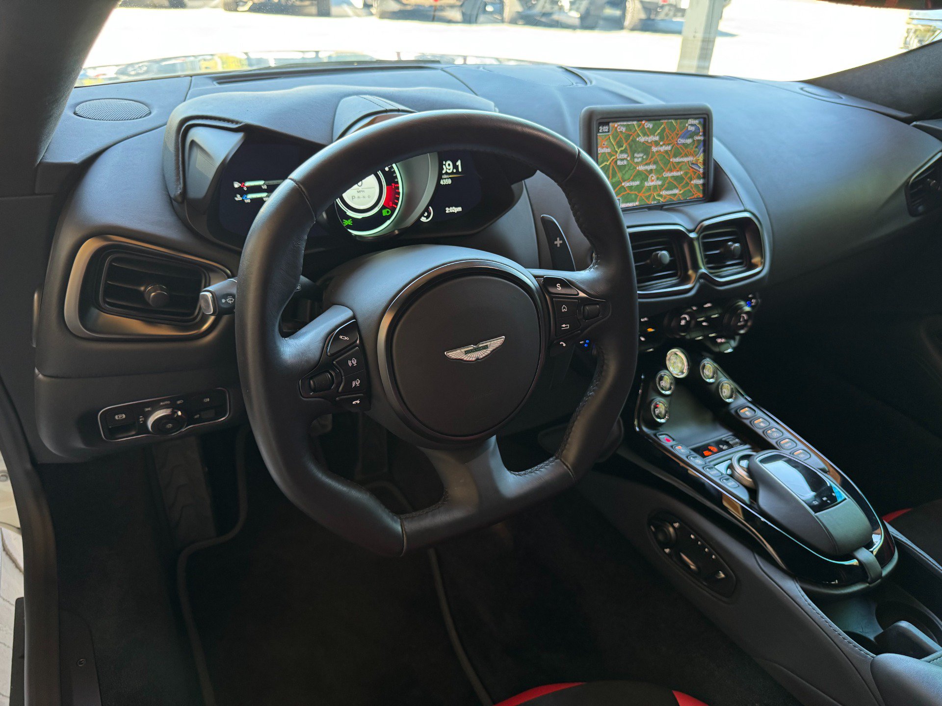 Used 2023 Aston Martin V8 Vantage Roadster RWD image 27
