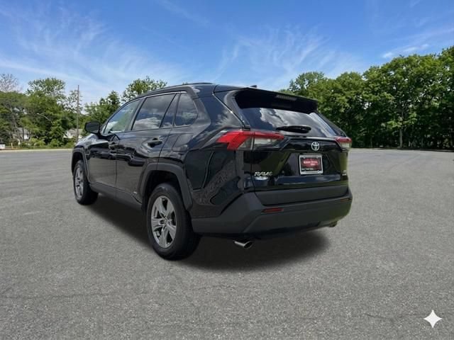 Used 2022 Toyota RAV4 XLE AWD/4WD image 6