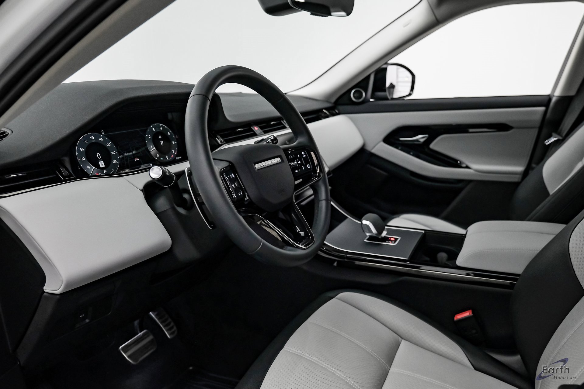 Used 2024 Land Rover Range Rover Evoque Dynamic SE image 32