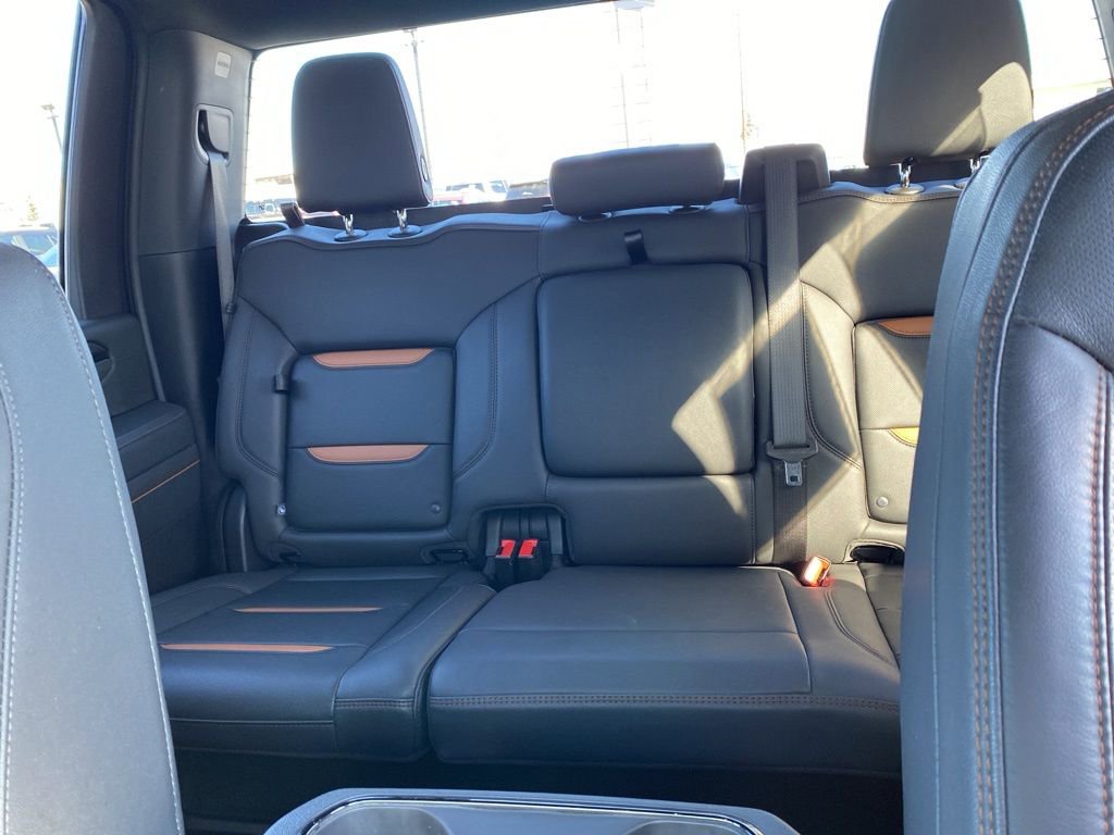 Used 2025 GMC Sierra 2500 AT4 image 29