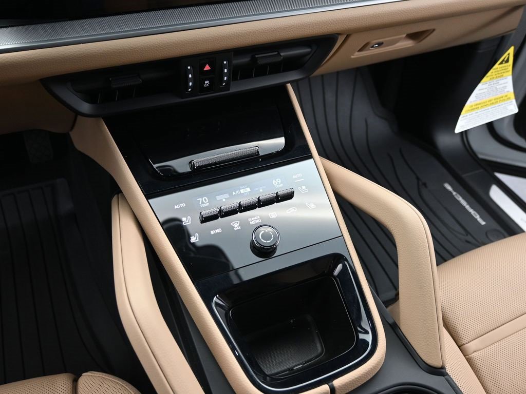 New 2025 Porsche Cayenne Coupe image 25
