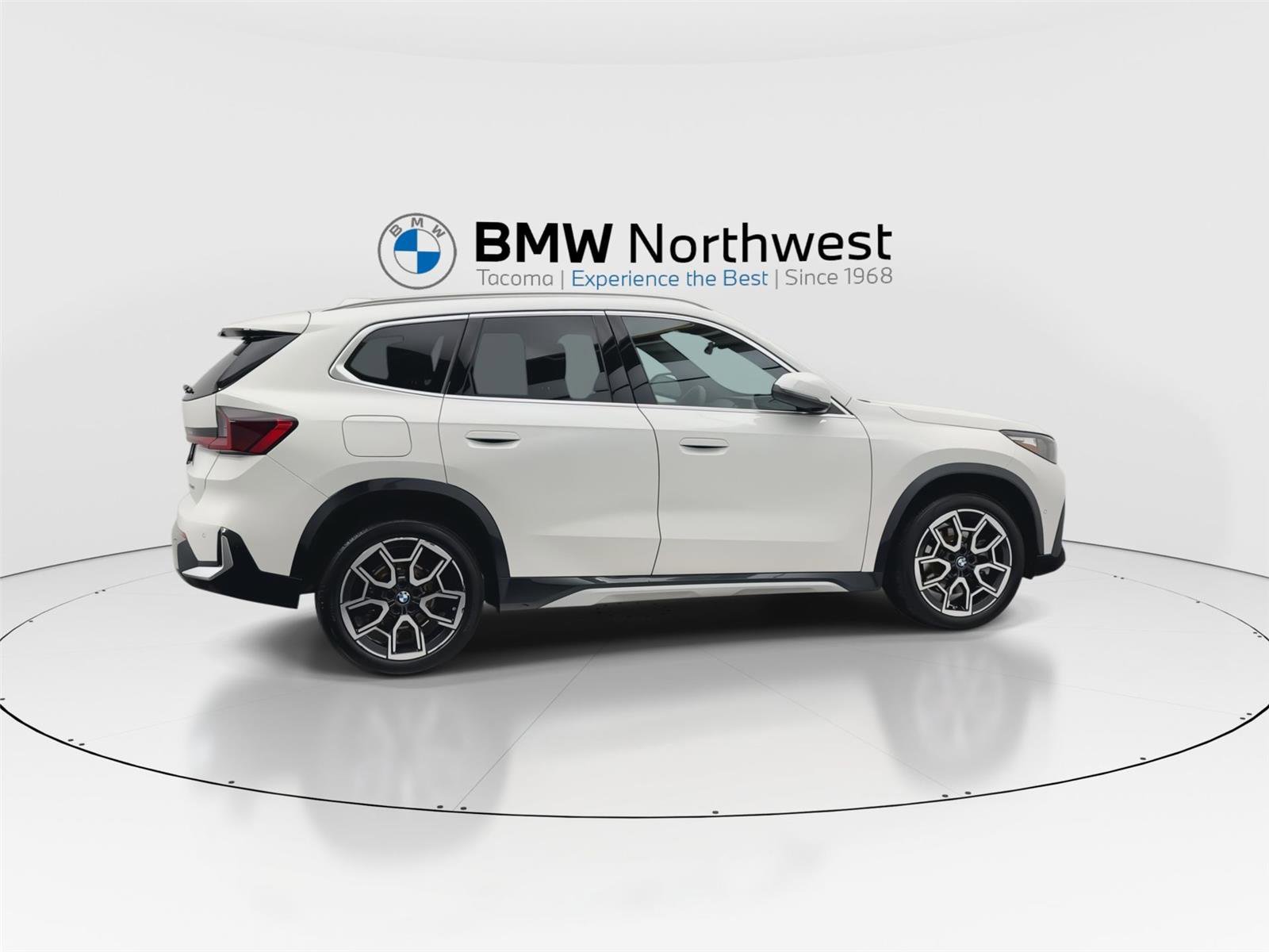 Used 2025 BMW X1 xDrive28i w/ Convenience Package AWD/4WD image 4