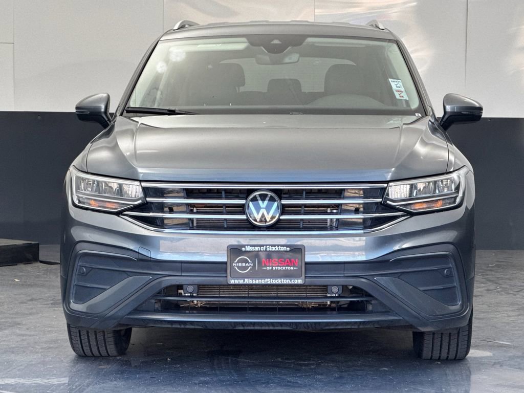 Used 2024 Volkswagen Tiguan SE image 8