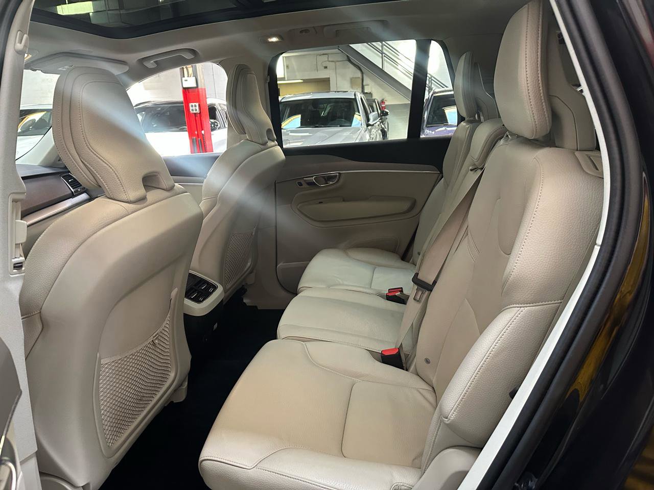 Used 2025 Volvo XC90 B5 Core w/ Protection Package Premier image 16