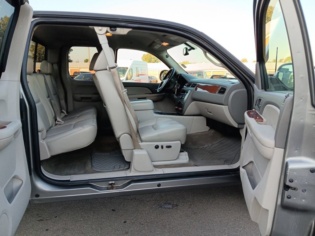 Used 2007 GMC Sierra 1500 SLT w/ SLE/SLT Trailering Package AWD/4WD image 26