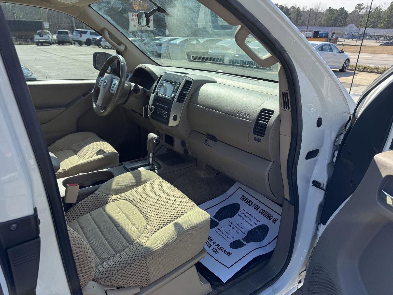 Used 2016 Nissan Frontier SV image 10