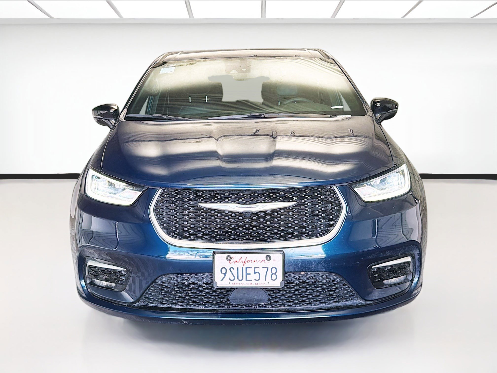 Used 2025 Chrysler Pacifica Select FWD image 2