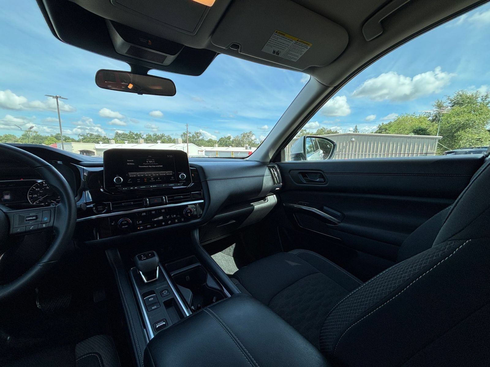 Used 2025 Nissan Pathfinder SV FWD image 38