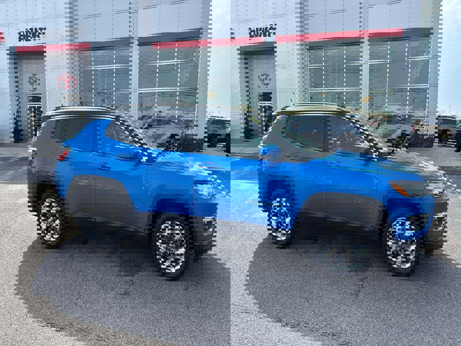 Used 2017 Jeep Compass Limited AWD/4WD image 2