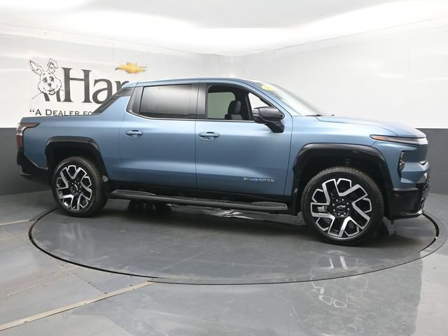Certified 2025 Chevrolet Silverado EV RST AWD/4WD image 2