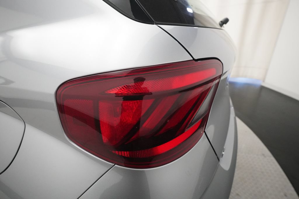 Used 2025 Hyundai Venue SEL FWD image 32