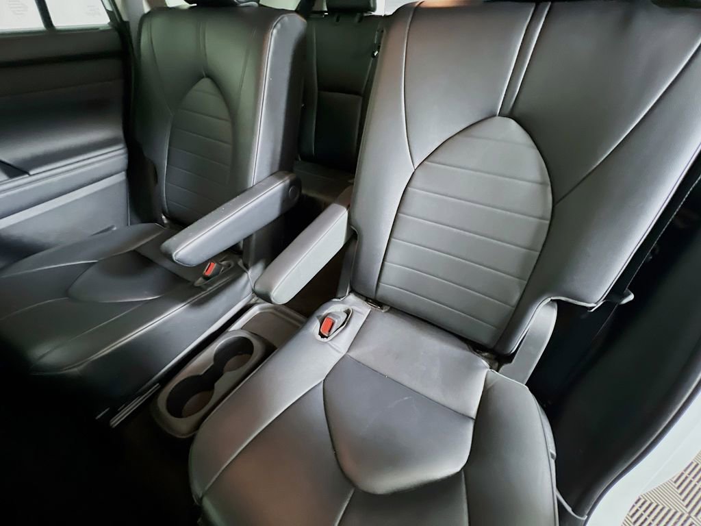 Used 2023 Toyota Highlander XLE AWD/4WD image 24