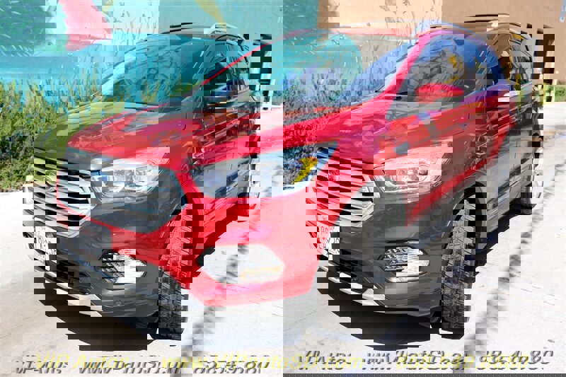 Used 2018 Ford Escape Titanium image 4