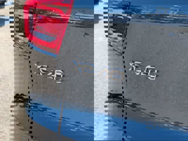 Used 2021 Volvo XC40 T5 Momentum w/ Protection Package Premier image 12