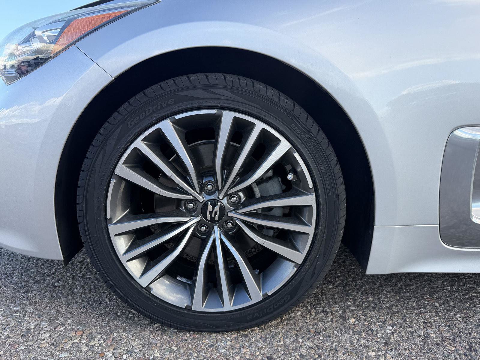 Used 2018 Kia Stinger Premium RWD image 41