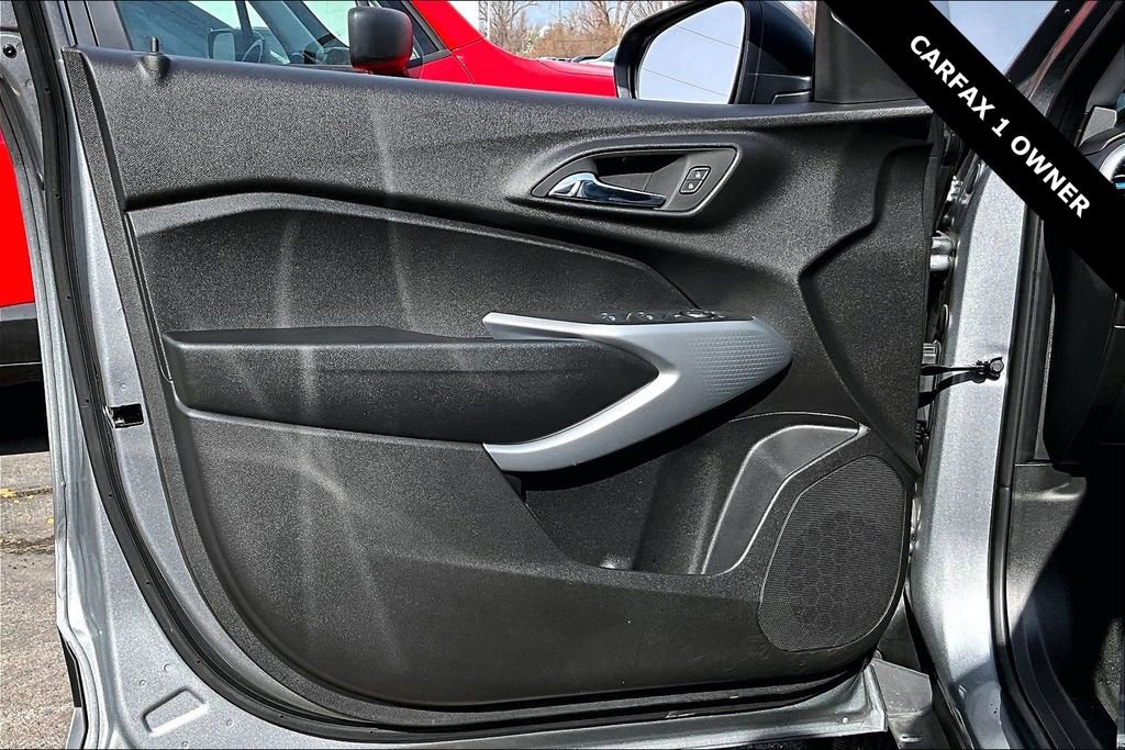 Used 2025 Chevrolet Trax LS image 19