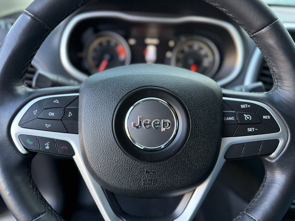 Used 2016 Jeep Cherokee Trailhawk w/ Comfort/Convenience Group image 40