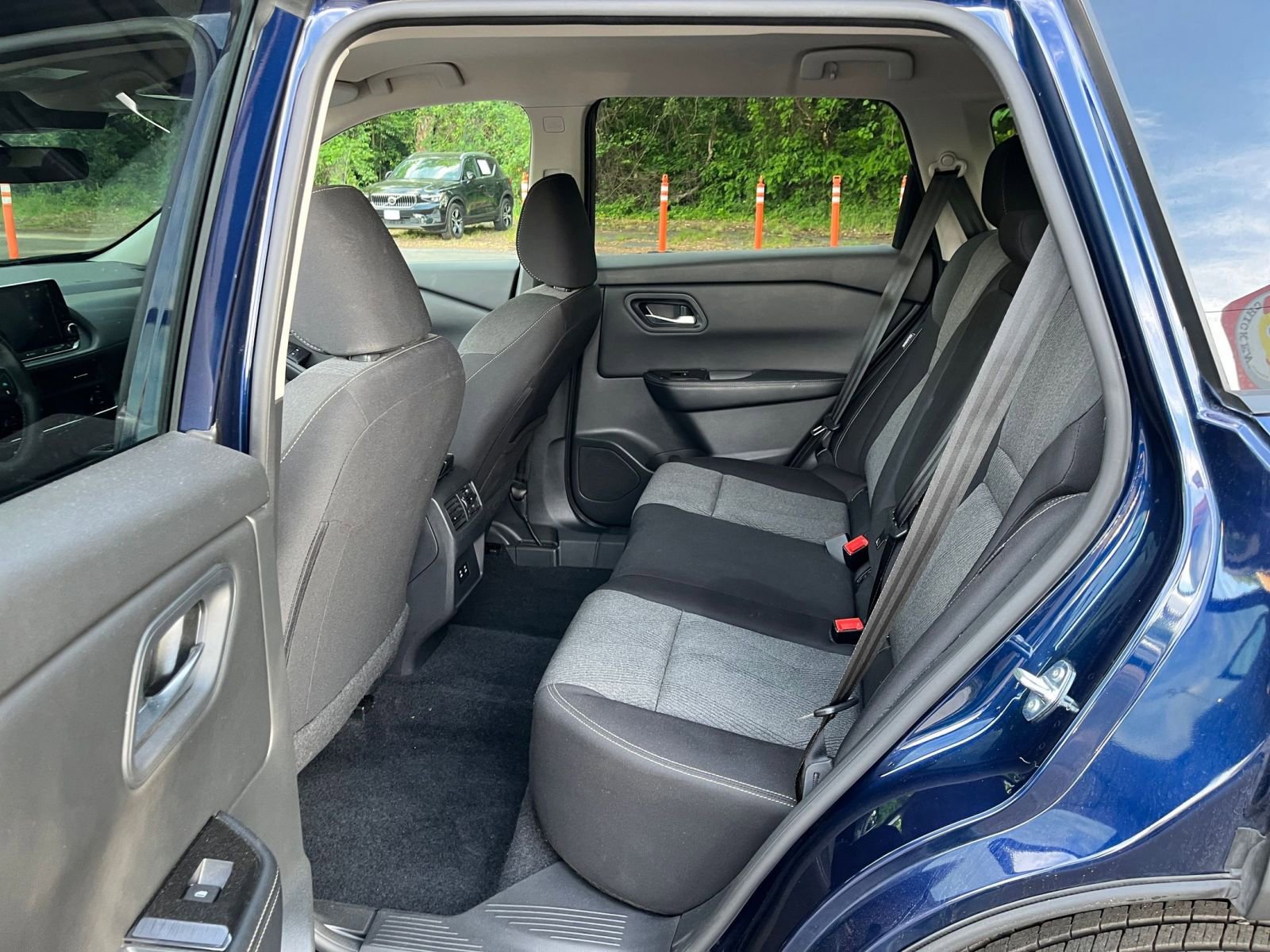 Used 2025 Nissan Rogue SV FWD image 28