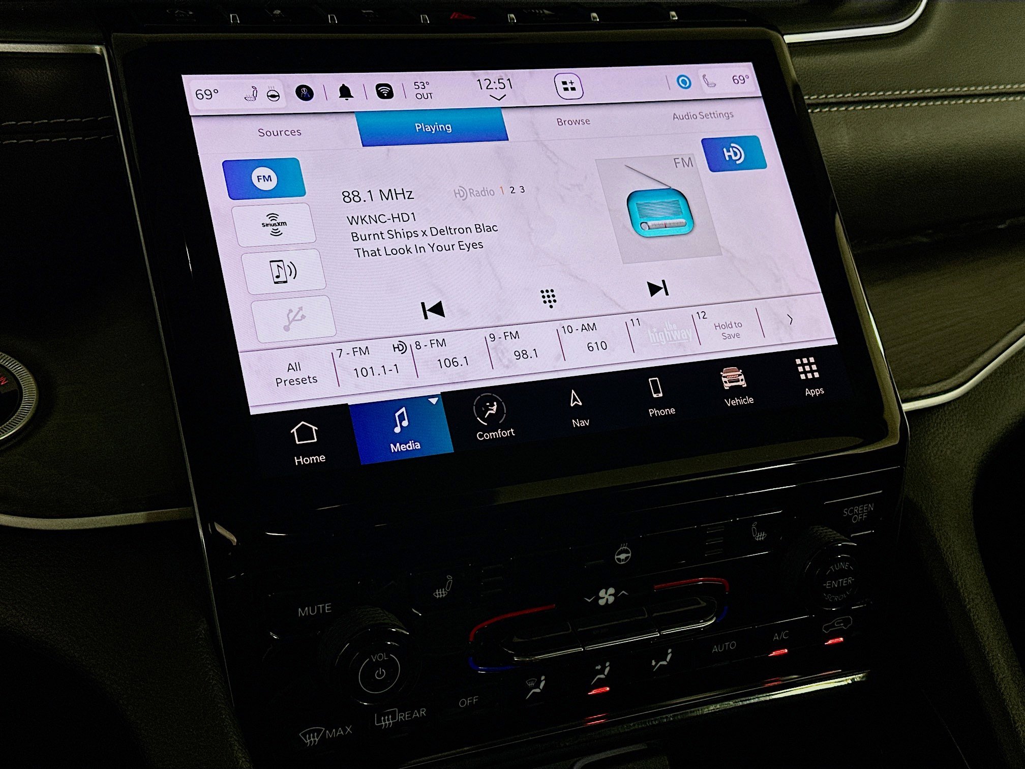 Used 2023 Jeep Grand Cherokee L Limited image 21