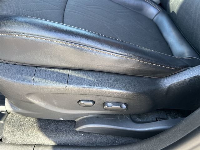 Used 2021 Chevrolet Trax LT w/ LT Convenience Package image 19