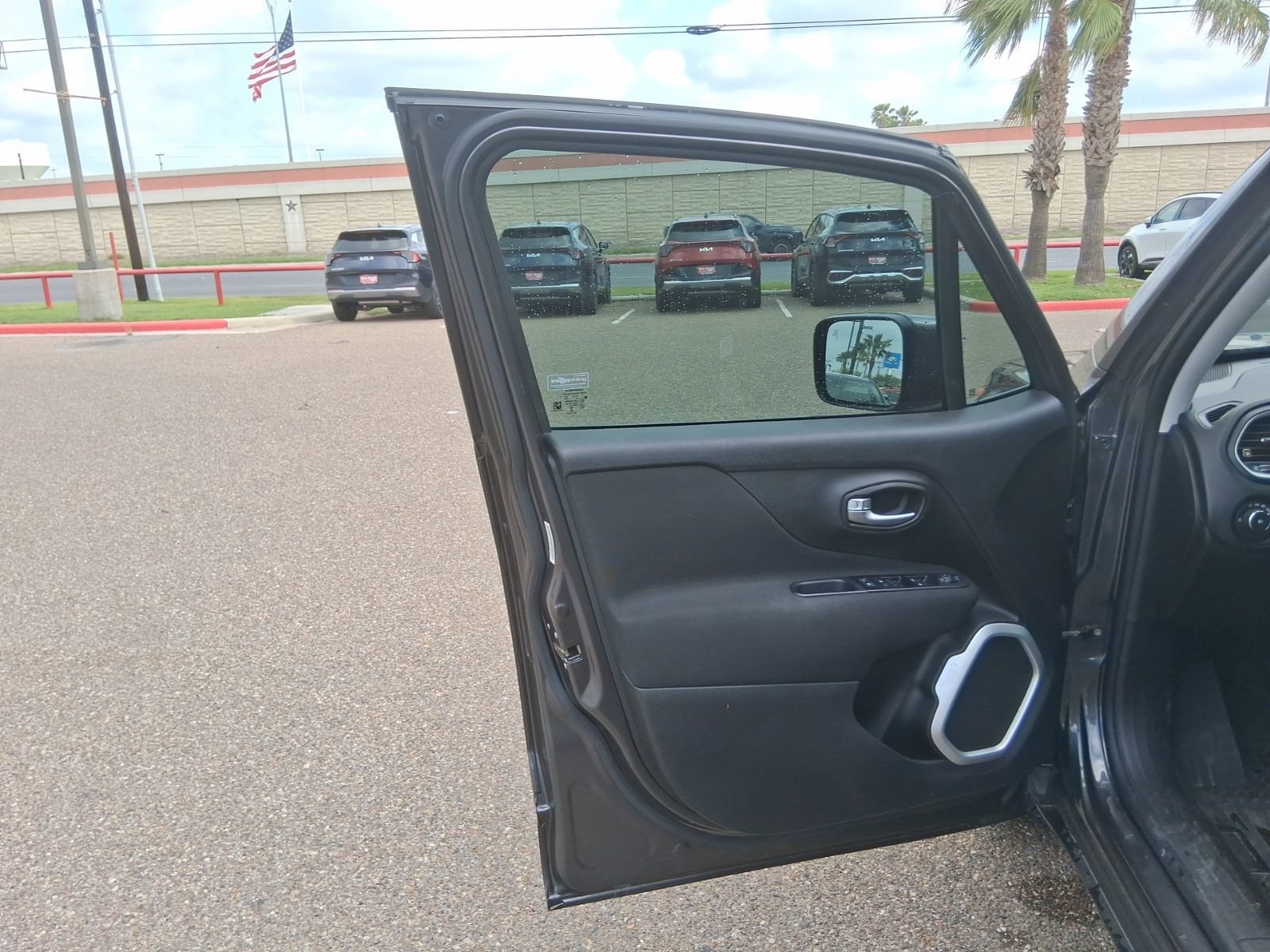 Used 2021 Jeep Renegade Latitude FWD image 14