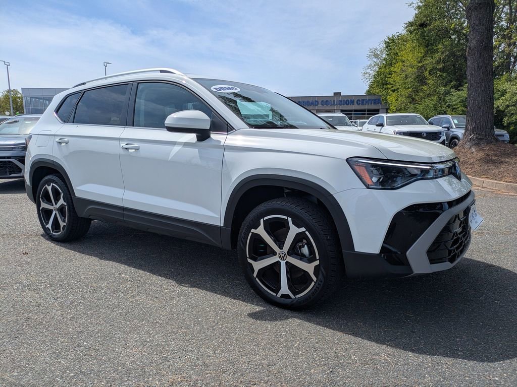 Certified 2025 Volkswagen Taos SEL image 2