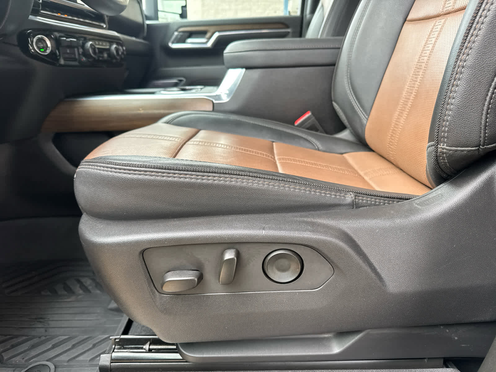 Used 2024 Chevrolet Silverado 3500 High Country w/ Technology Package image 10