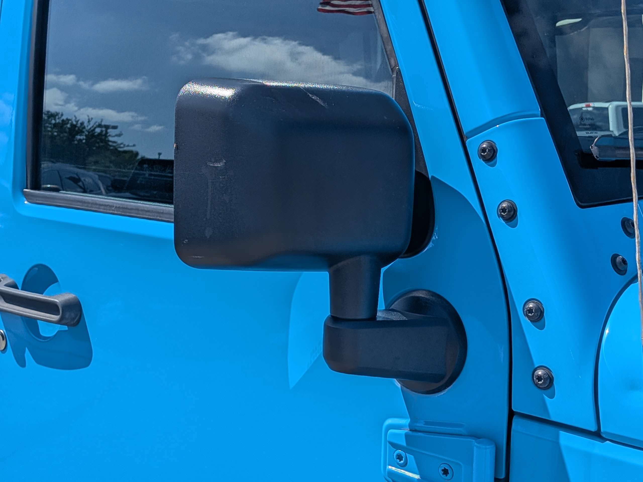 Used 2017 Jeep Wrangler Unlimited Sahara w/ Connectivity Group AWD/4WD image 11