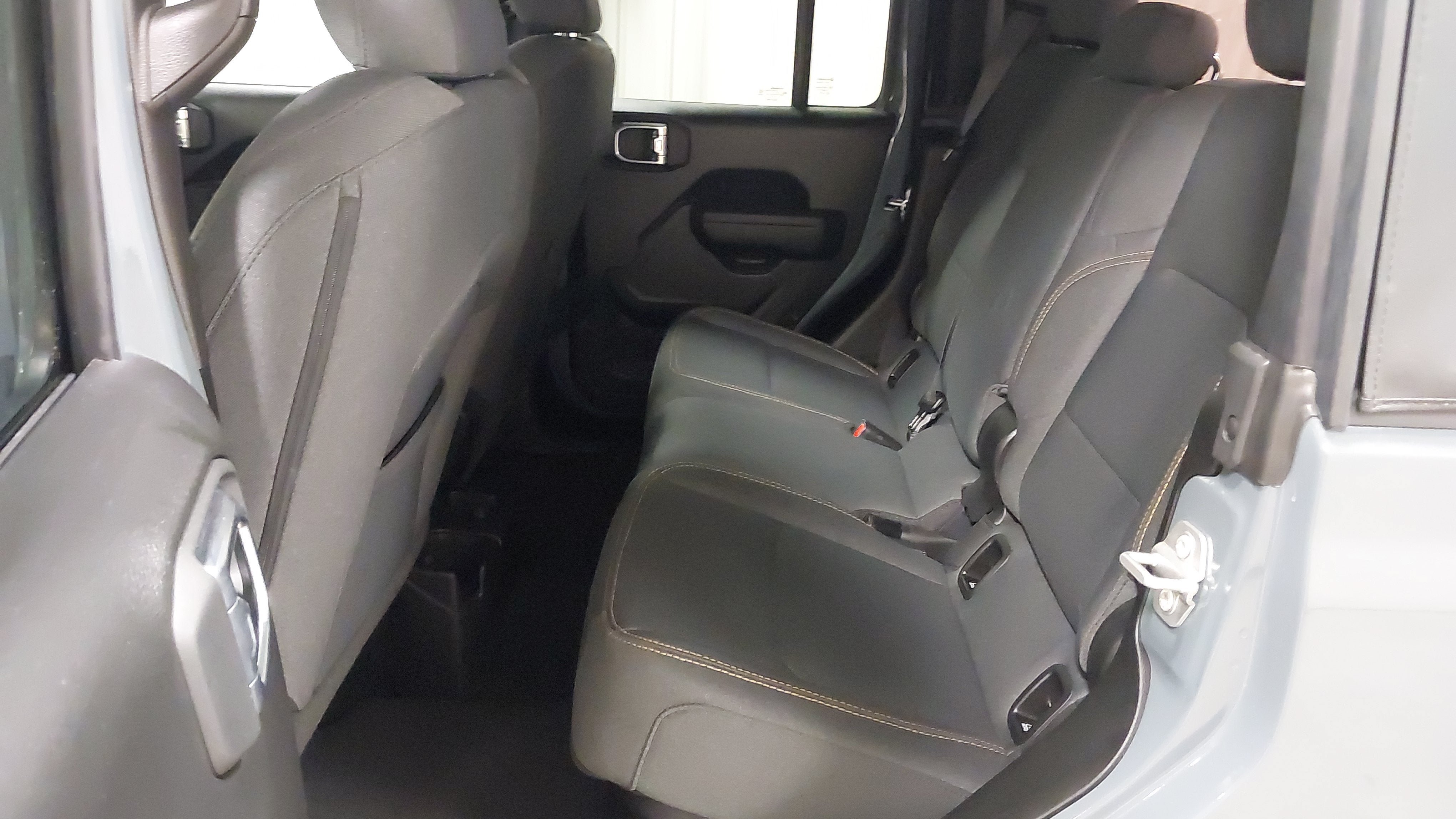 Used 2025 Jeep Gladiator Sport AWD/4WD image 37