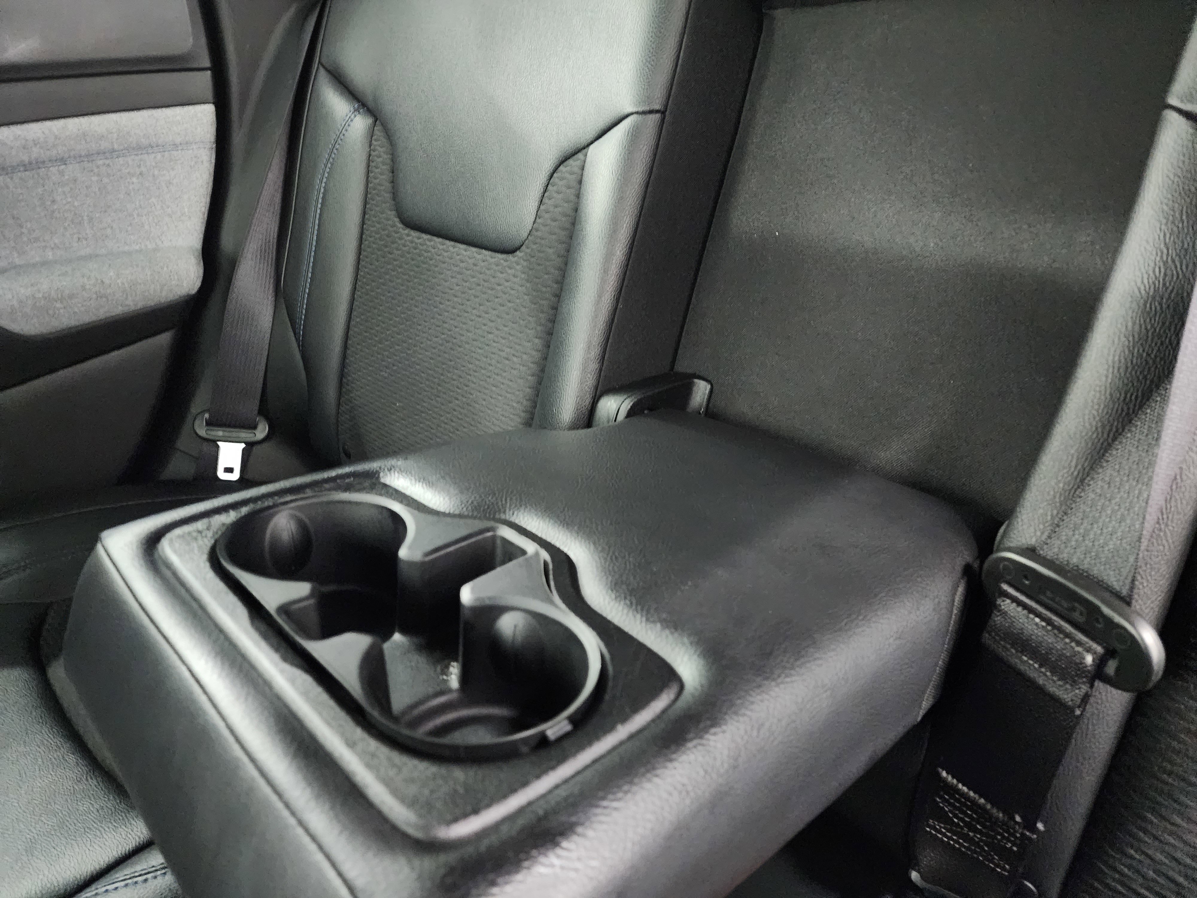 Used 2024 Jeep Compass Latitude image 34