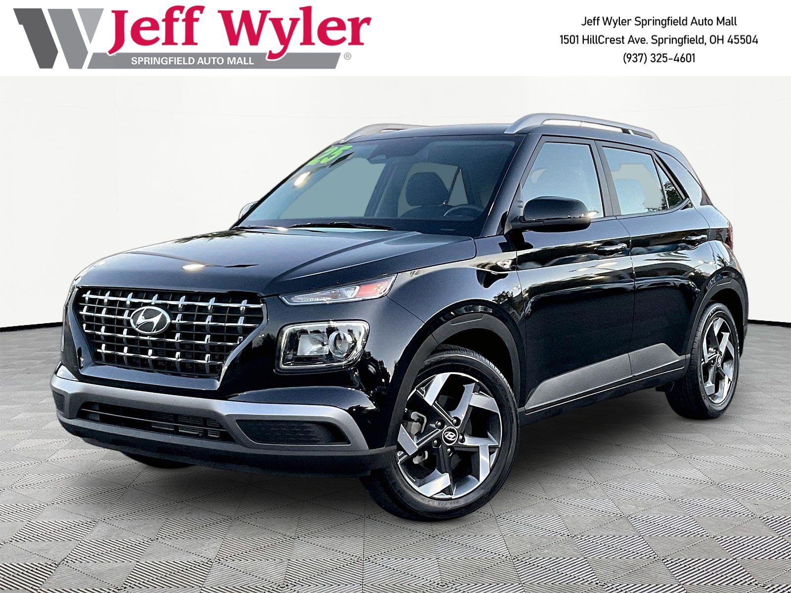 Used 2025 Hyundai Venue SEL FWD image 1